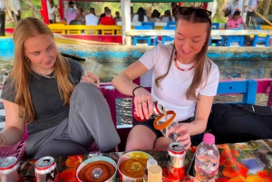 Xochimilco: traditional boat tour, culture and fun.