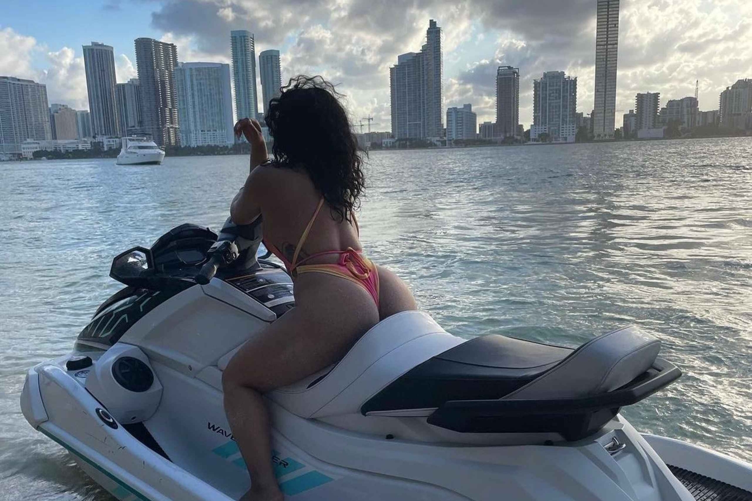 1 Uur Jetski + 30 minuten gratis boottocht