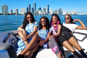 1 hour Miami Private Boat Ride with champagne and captain