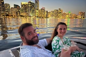 1 tunti Miami Private Boat Ride samppanjan ja kapteenin kanssa