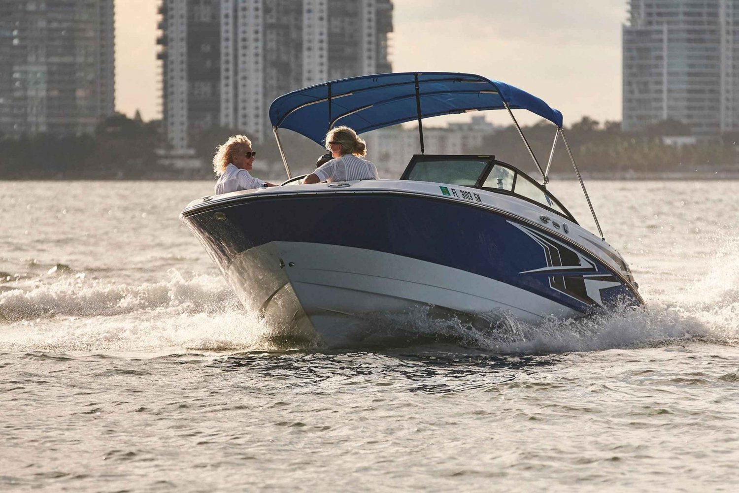 1 times privat bådtur i Miami med champagne og kaptajn
