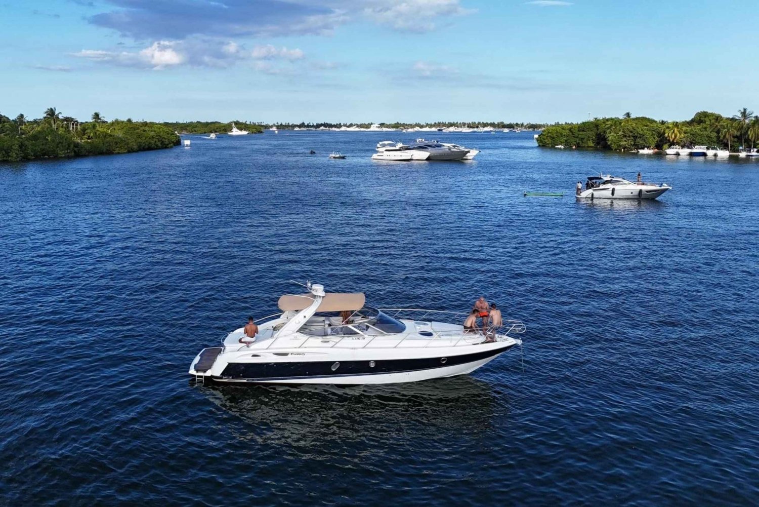2 TIMERS yacht i Miami for op til 12 personer