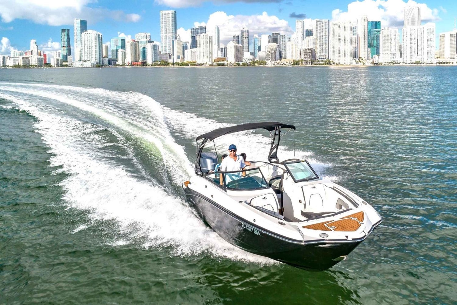 27 jalan Monterey Hengästyttävä Miami Skyline Boat Tour -veneajelu