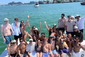 Passeio de barco de 3 horas com jet ski, banana boat e bar aberto em Miami