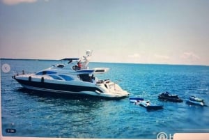 Azimut di 70 piedi disponibile a Miami per un massimo di 13 persone.