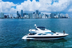 Azimut di 70 piedi disponibile a Miami per un massimo di 13 persone.