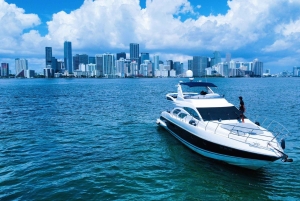 Azimut di 70 piedi disponibile a Miami per un massimo di 13 persone.