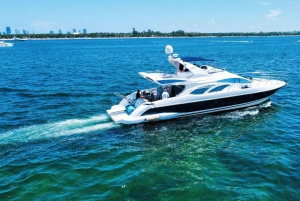 Azimut di 70 piedi disponibile a Miami per un massimo di 13 persone.
