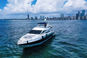 Azimut di 70 piedi disponibile a Miami per un massimo di 13 persone.