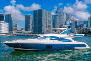 Azimut di 70 piedi disponibile a Miami per un massimo di 13 persone.