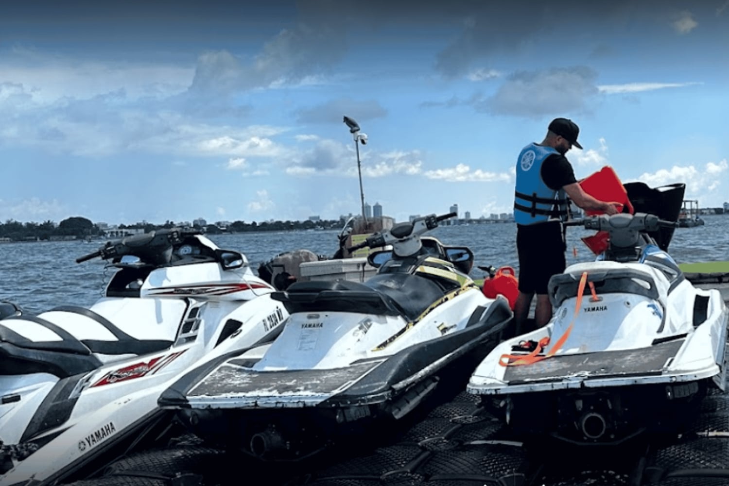 Bill Bird Marina - vesiskootterien ja veneiden vuokraus - Kaikki pääsy Bill Bird Marina - Jet Ski & Yacht Rentals