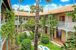 Art Deco, History and Crime Bike Tour with Design Enthusiast