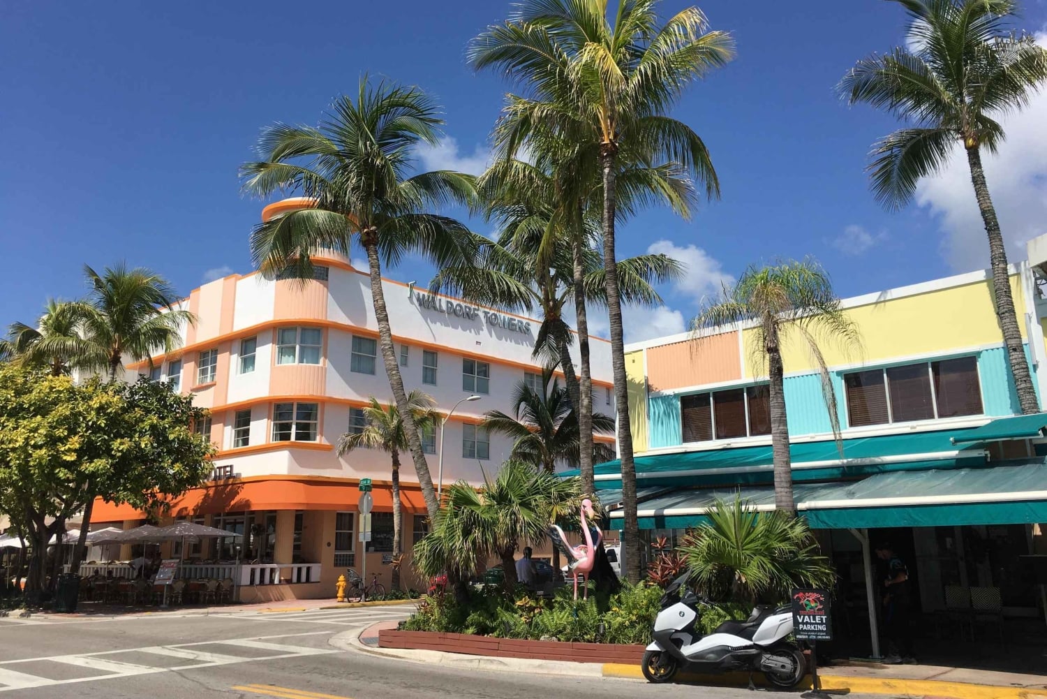 Art Deco Tour of South Beach in French