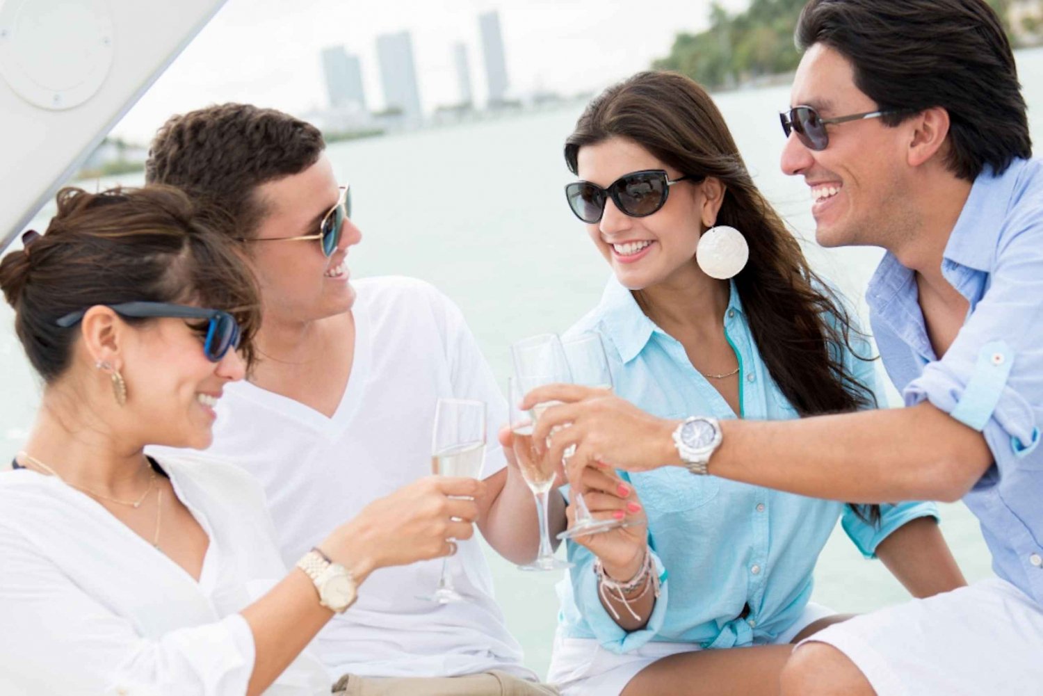 Miami: Scenic Cruise with Bar on Board