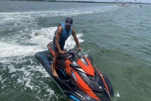 Leje af jetski i Biscayne Bay og gratis bådtur med jetski