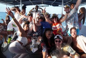 Miami: Boat Party with Live DJ, Unlimited Drinks, and Food