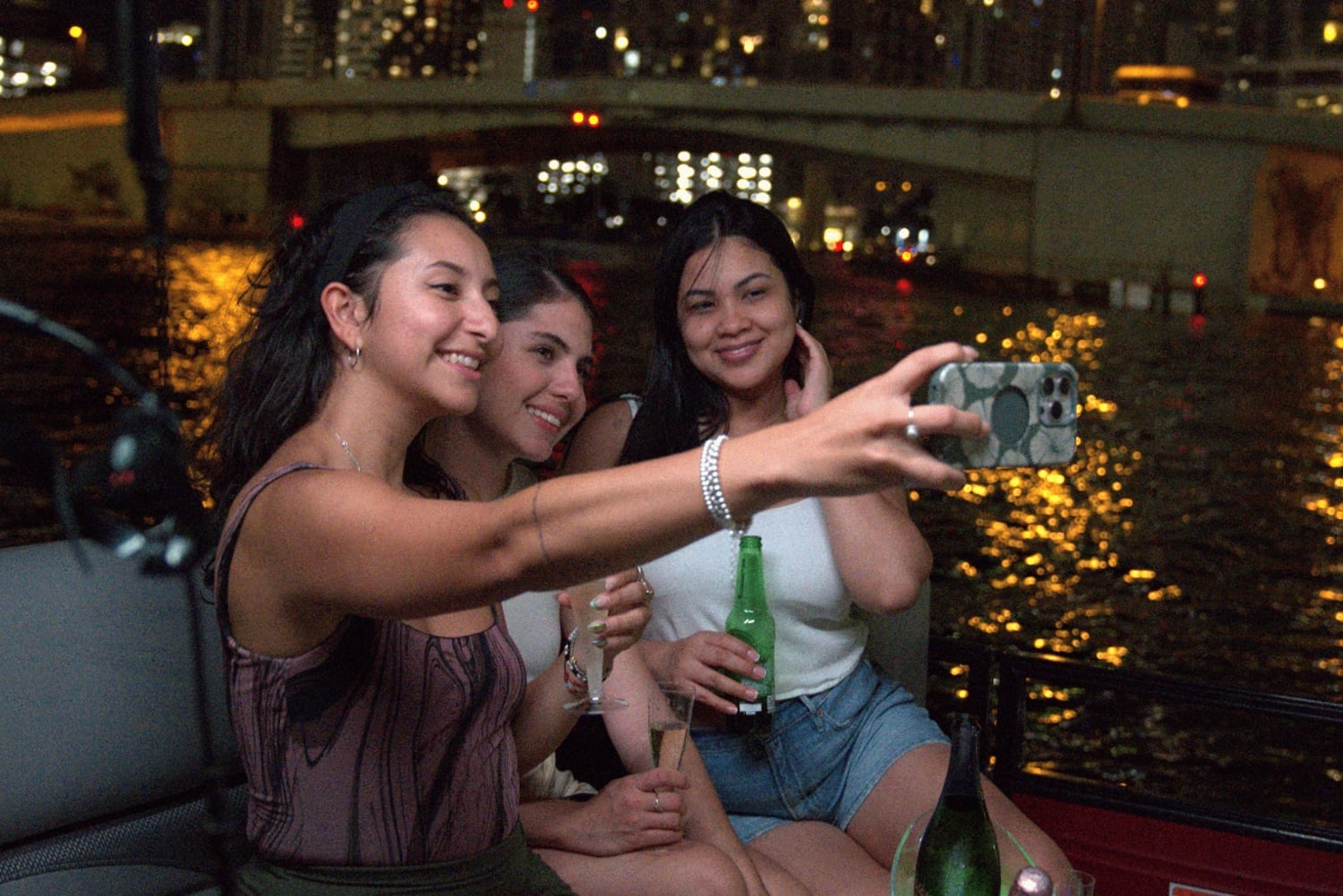 Recorrido en barco por las luces de la ciudad de Champaña + sesión de fotos (semiprivado)