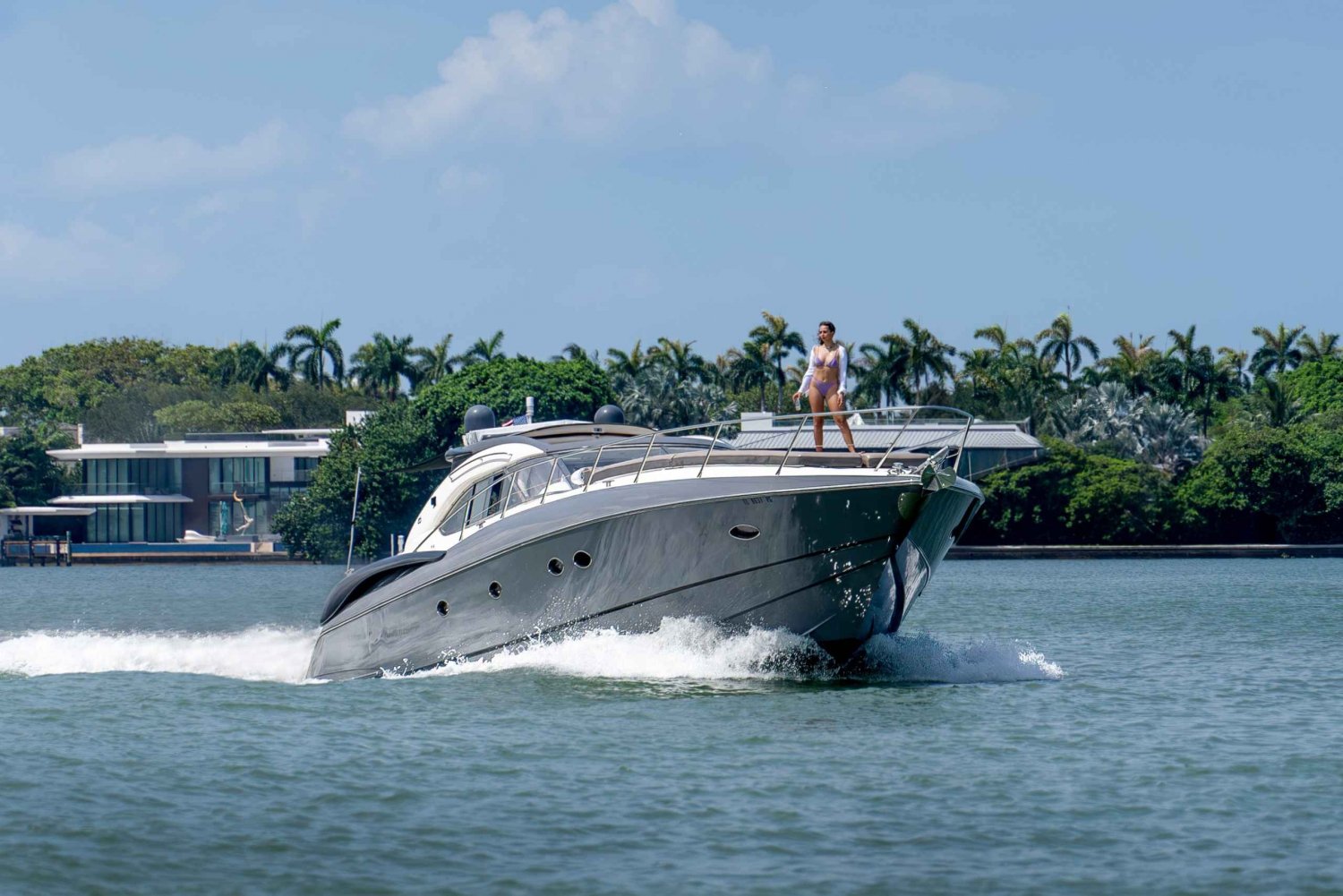 Откройте для себя магию Майами на нашей 60-футовой яхте