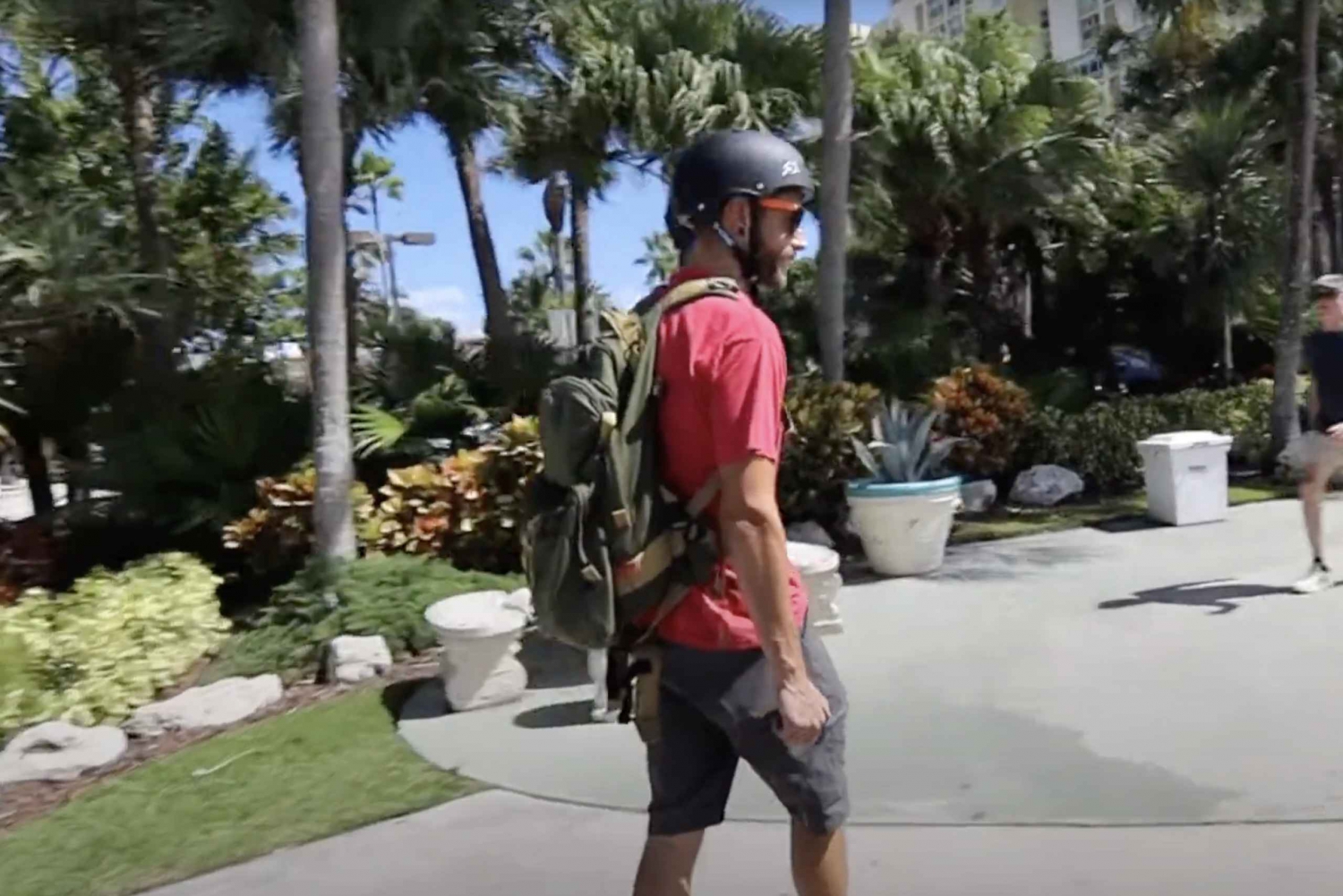 Elektrisk skateboarding turnerer Miami Beach med video