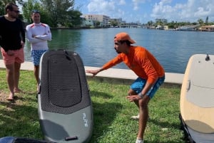 Vola sopra l'acqua con un eFoil elettrico - Ride Foil Miami