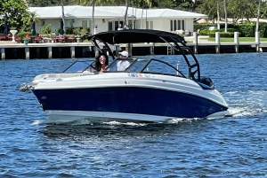 Fort Lauderdale: 11 People Private Boat Rental