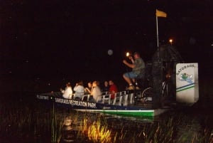 Desde Miami: Everglades de noche con tour guiado en hidrodeslizador