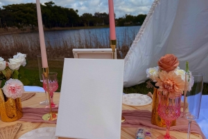 Experiencia de lujo al aire libre con pintura y copas, cerca de Miami.