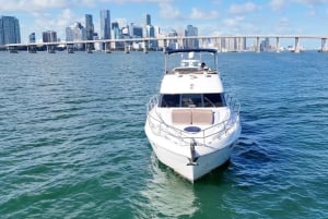 Bateau privé de luxe de 18 mètres + 2 jet-skis vers les îles de Miami