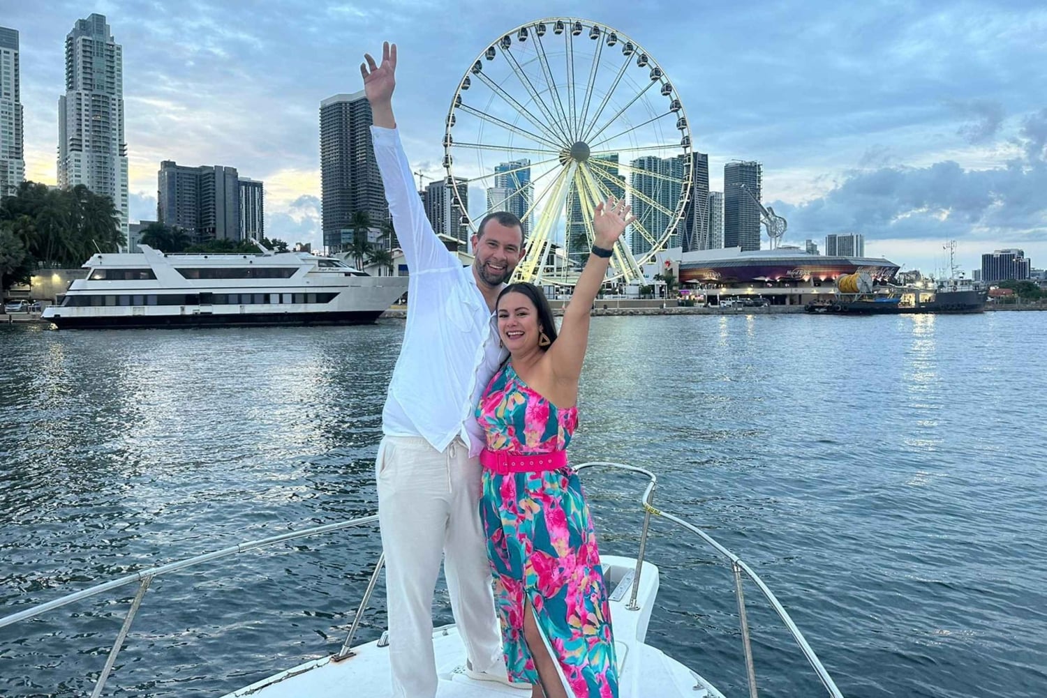 Miami: 2-stündige Bootsfahrt mit Musik (BYOB)