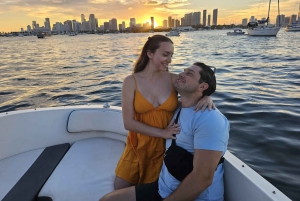 Miami: crociera in barca di 2 ore con musica (porta le tue bevande)