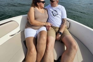 Miami: 2-stündige Bootsfahrt mit Musik (BYOB)