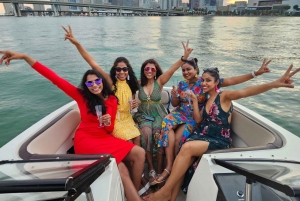 Miami: 2-stündige Bootsfahrt mit Musik (BYOB)
