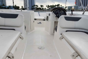 Miami: 21-Foot Boat Rental for up to 7 People in Miami Bay