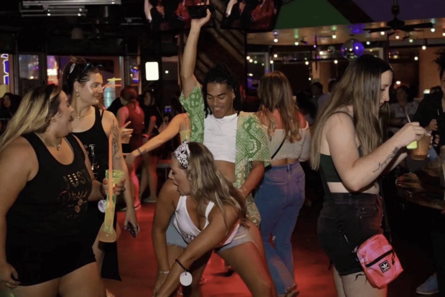 Майами: 4 заведения за 1 ночь, включая специальные предложения на напитки