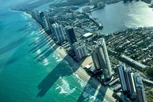 Miami: Romantic 1-Hour Private Flight Tour with Champagne