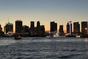 Miami: 90-Minute Sunset Cruise with the Mojito Bar on Board