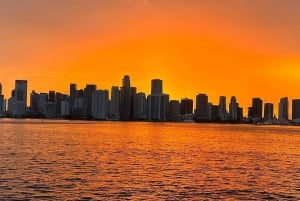 Miami: 90-Minute Sunset Cruise with the Mojito Bar on Board