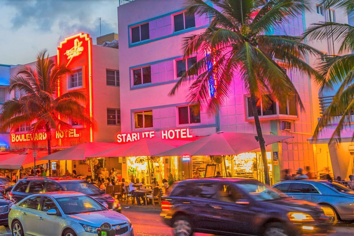 Miami: Art Deco Walking Tour with Optional Cocktails