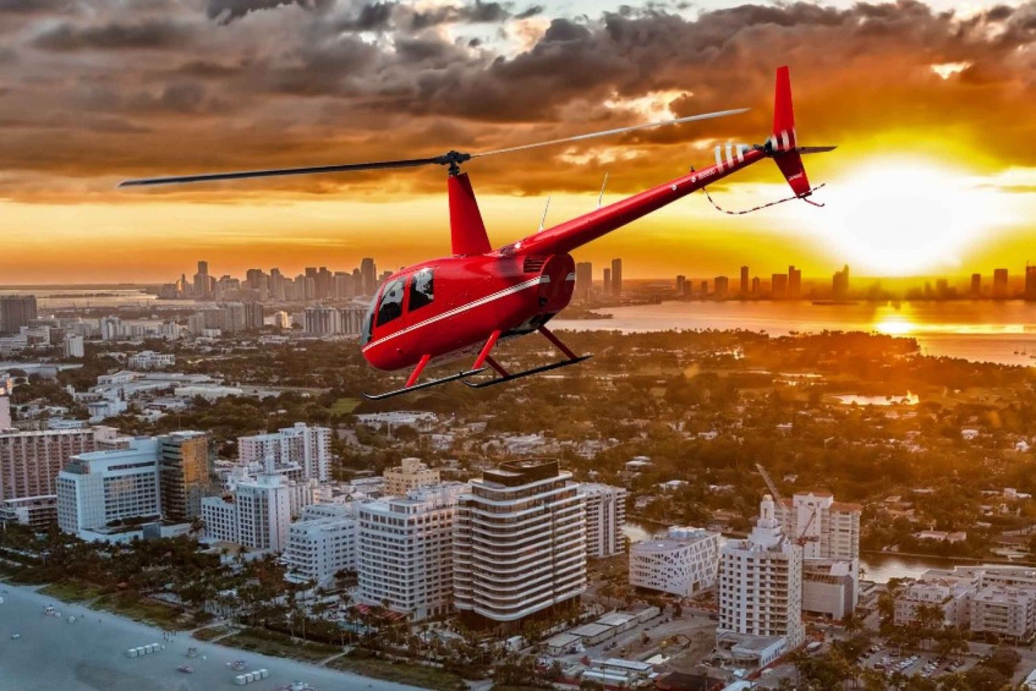 Miami Beach : Visite privée de 30 minutes en hélicoptère de luxe au coucher du soleil