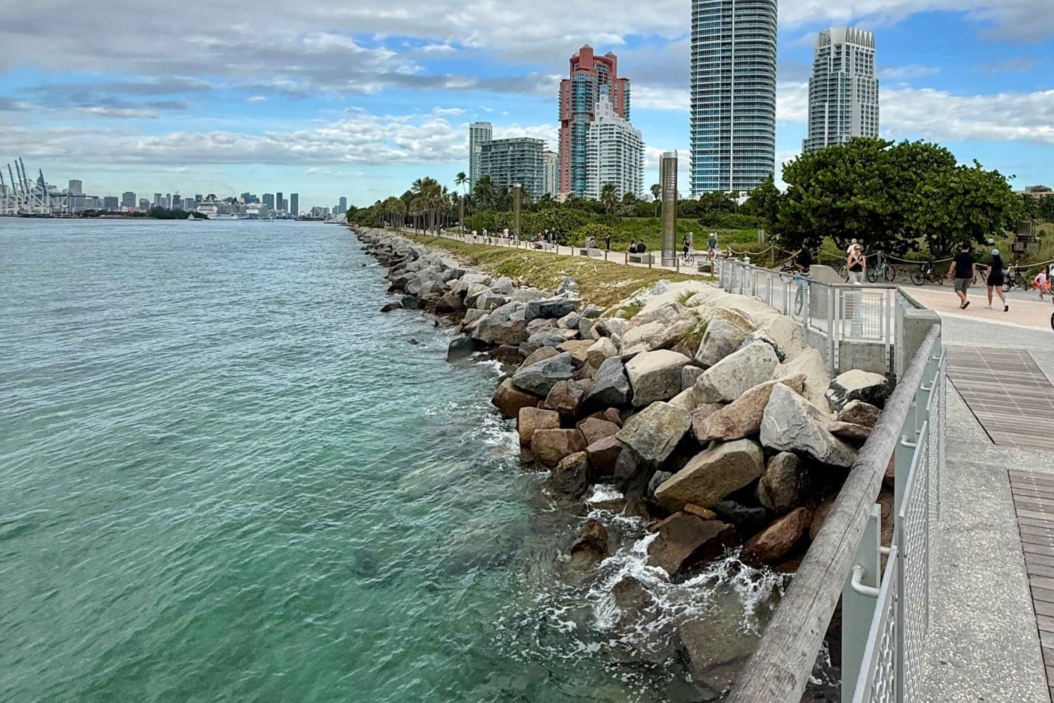 Miami Beach: tour a pie por el art déco y celebración al atardecer