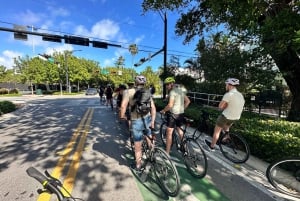 Alquiler de bicicletas o eBikes en Miami Beach con mapa