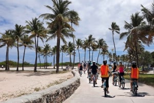 Miami Beach: Guided Bike Tour with Food Tasting (Adults)