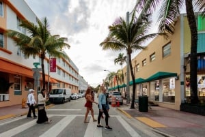 Miami Beach: Guided Bike Tour with Food Tasting (Adults)