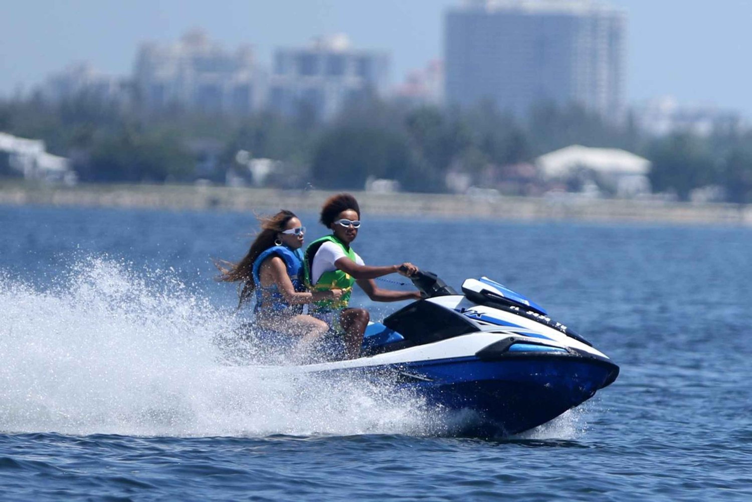 Miami Beach: ¡Aventura en moto acuática con paseo en barco gratis!