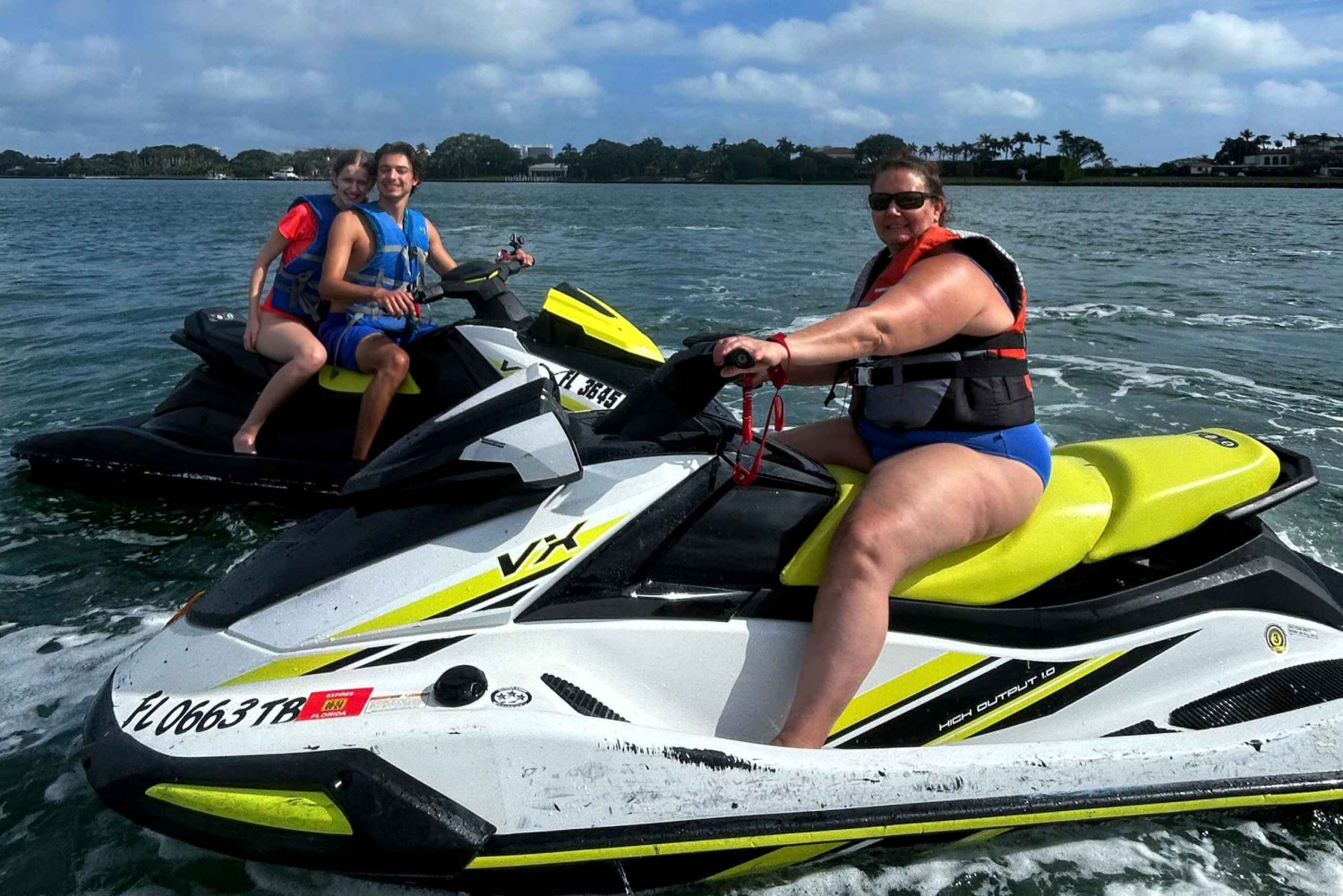 Miami Beach: Alquiler de motos acuáticas con paseo en barco incluido