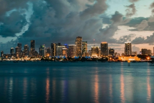 Miami Beach: Prywatna wycieczka lotnicza Night Lights - szampan gratis