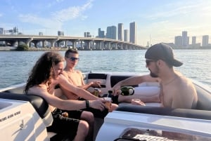 Miami Beach: Private Boat Tour with Captain