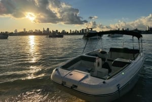 Miami Beach: Private Boat Tour with Captain