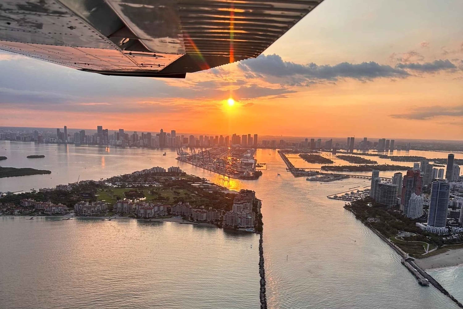 Miami Beach: Private Romantic Sunset Flight with Champagne