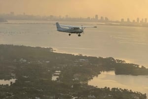 Miami Beach: Private Romantic Sunset Flight with Champagne